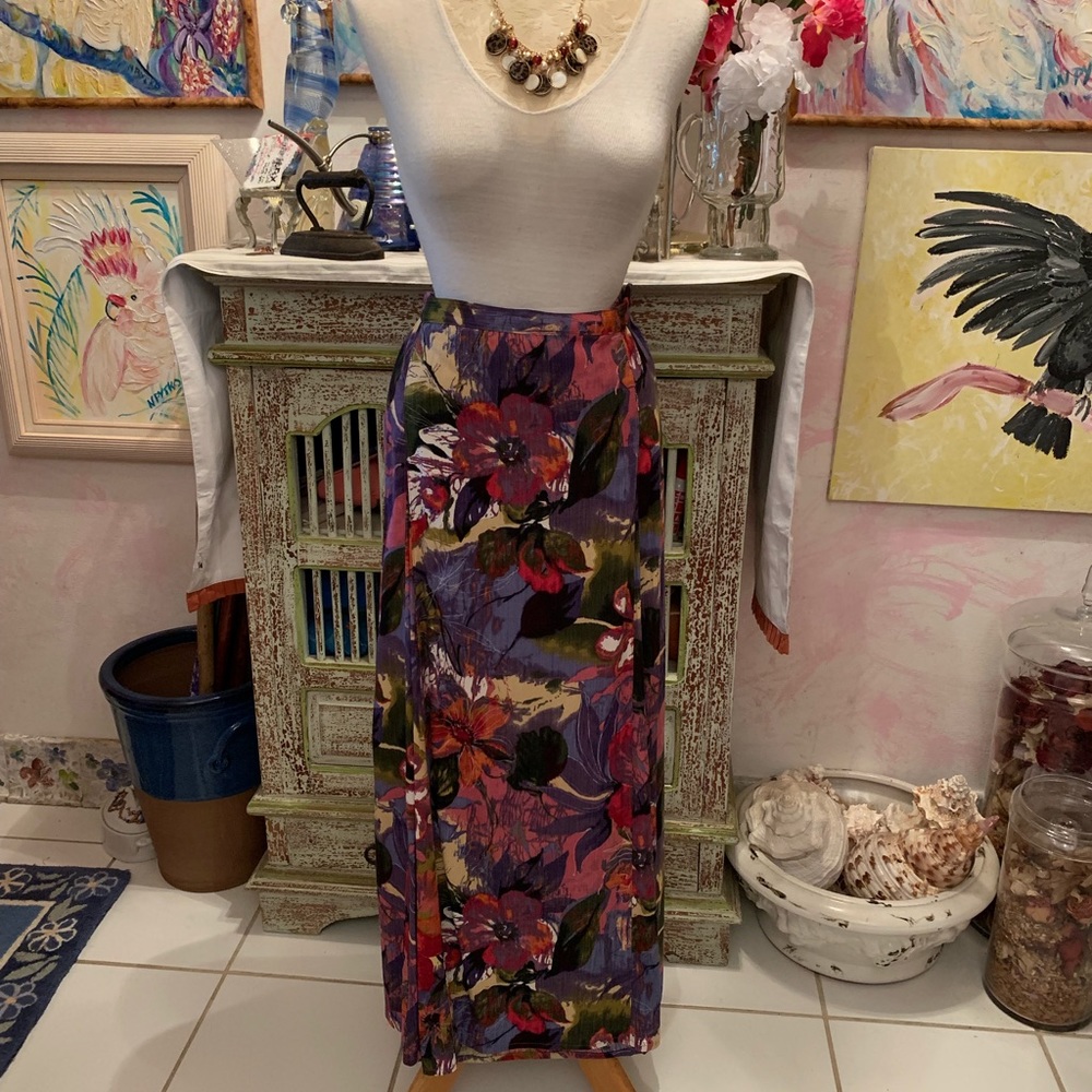 Beautiful thin Maxi skirt for Spring and Summer - Picture 2 of 4